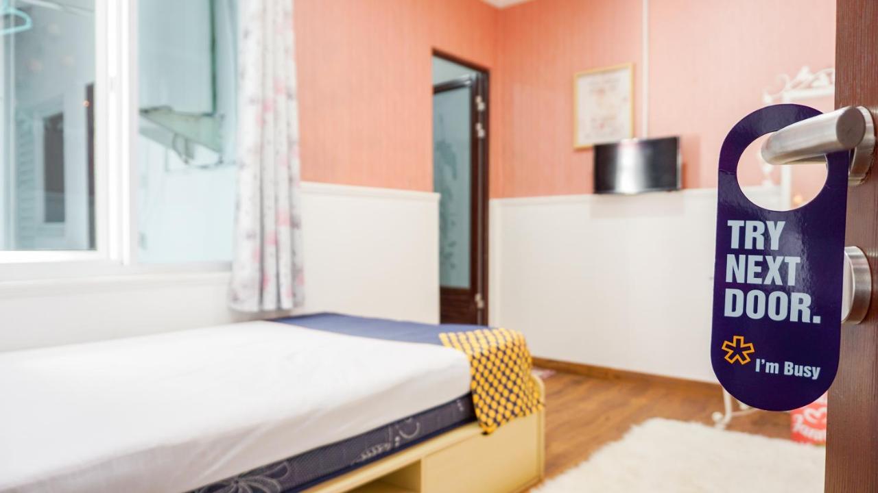 Vaccinated Staff - Spot On 2053 Granada Syariah Home Stay Bandung Exteriör bild