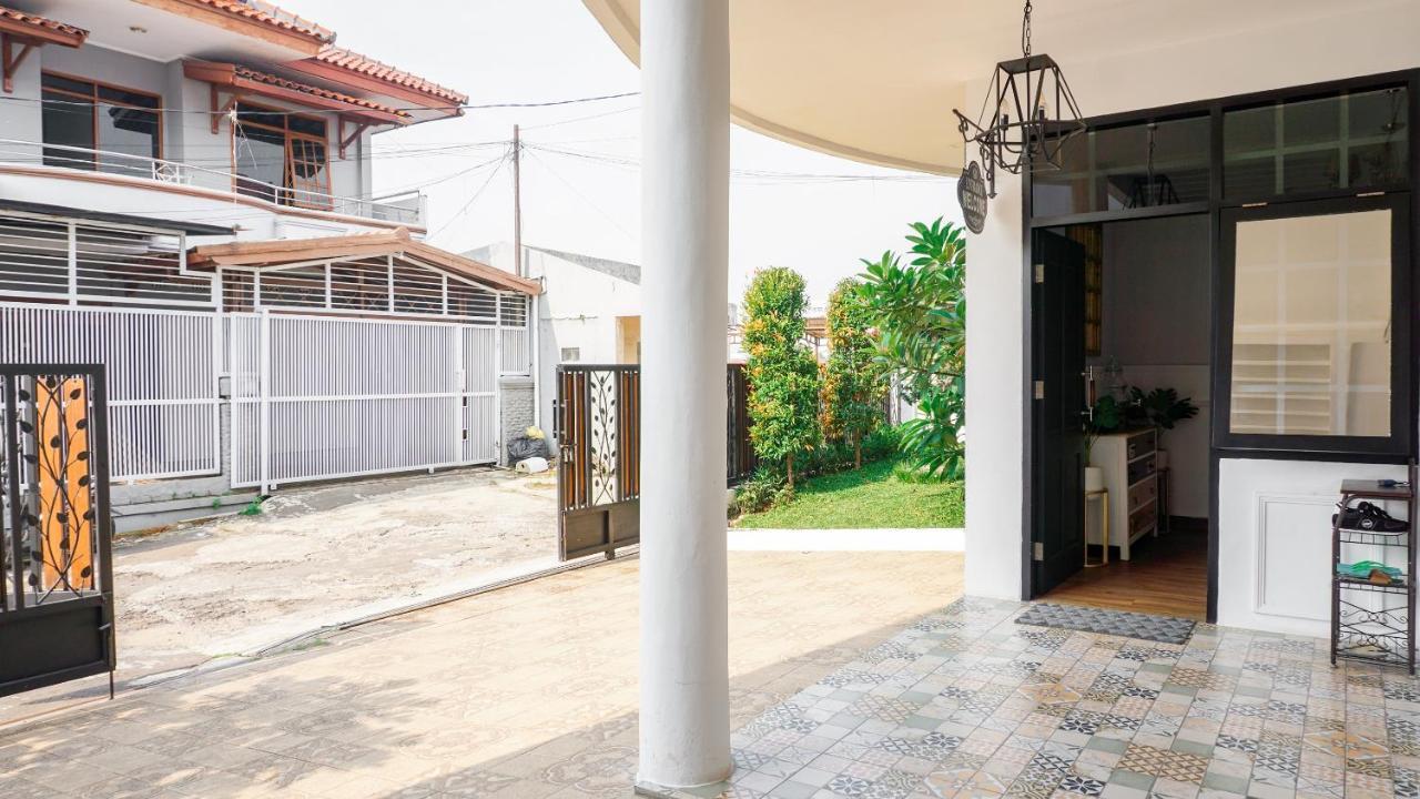 Vaccinated Staff - Spot On 2053 Granada Syariah Home Stay Bandung Exteriör bild