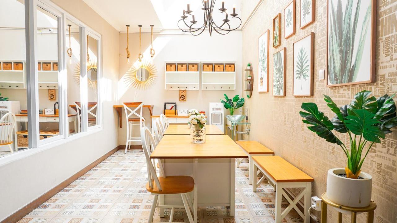 Vaccinated Staff - Spot On 2053 Granada Syariah Home Stay Bandung Exteriör bild