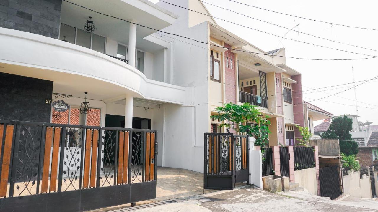 Vaccinated Staff - Spot On 2053 Granada Syariah Home Stay Bandung Exteriör bild